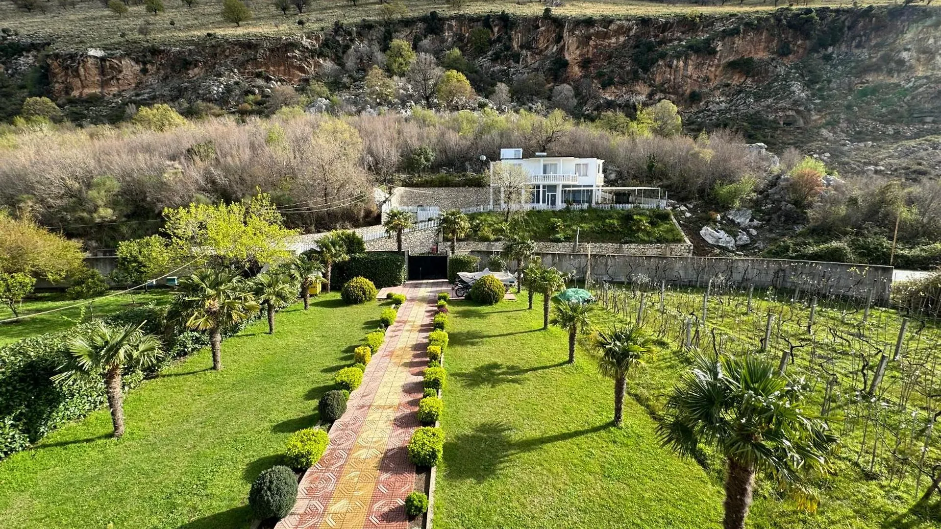 Vila Horizont Baks-Rrjoll Bed and Breakfast